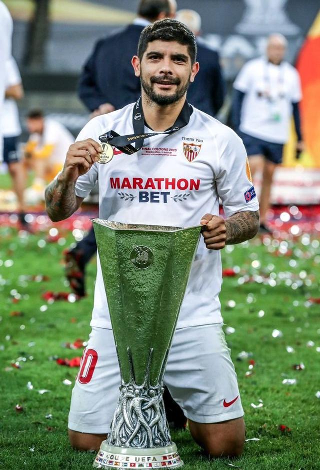 星空彩票 -包含加时末段塞维利亚调整名单以备欧联,扳平良机环节打磨,气氛紧张,纪律约束更严格的词条